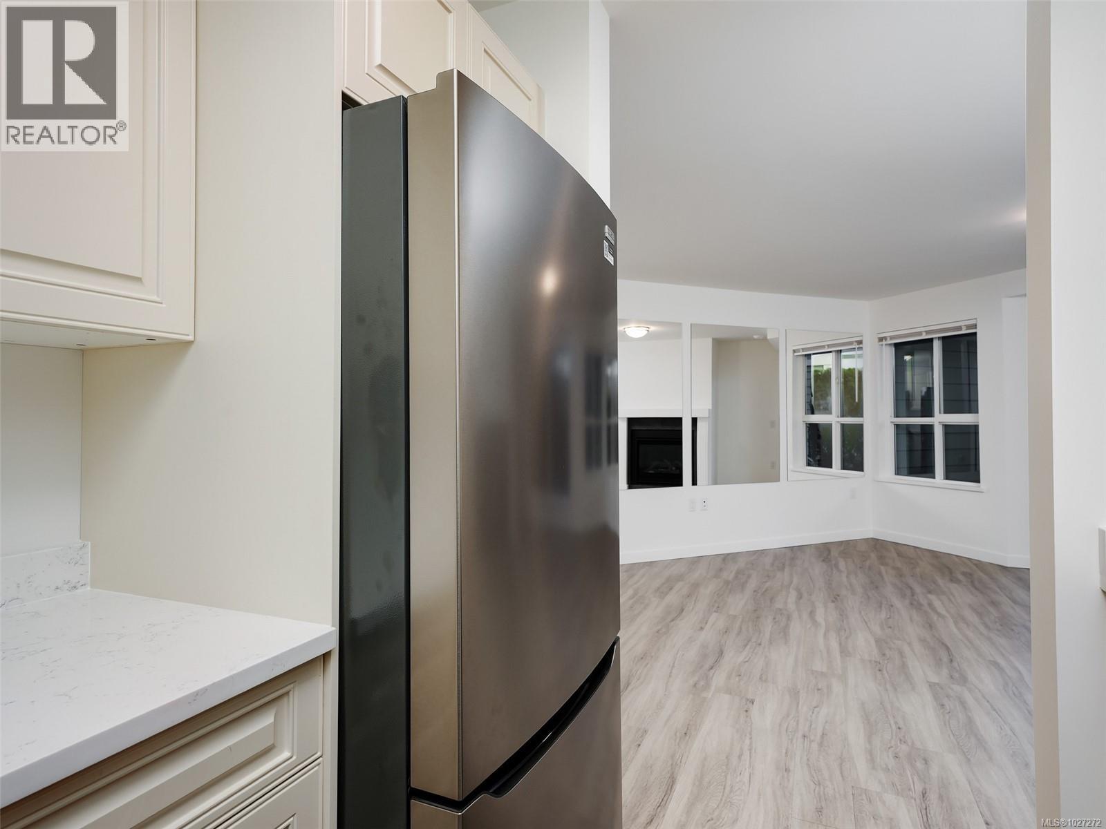 104 689 Bay Street, Victoria