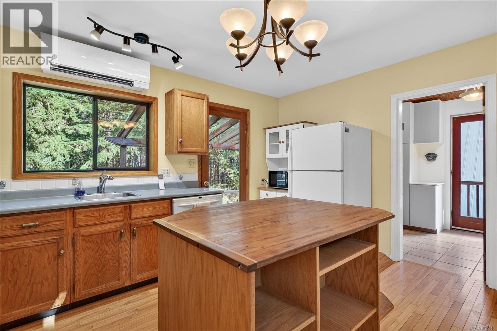  274 Trincomali Heights, Salt Spring