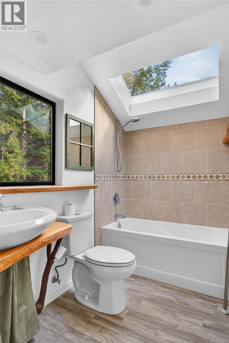  274 Trincomali Heights, Salt Spring