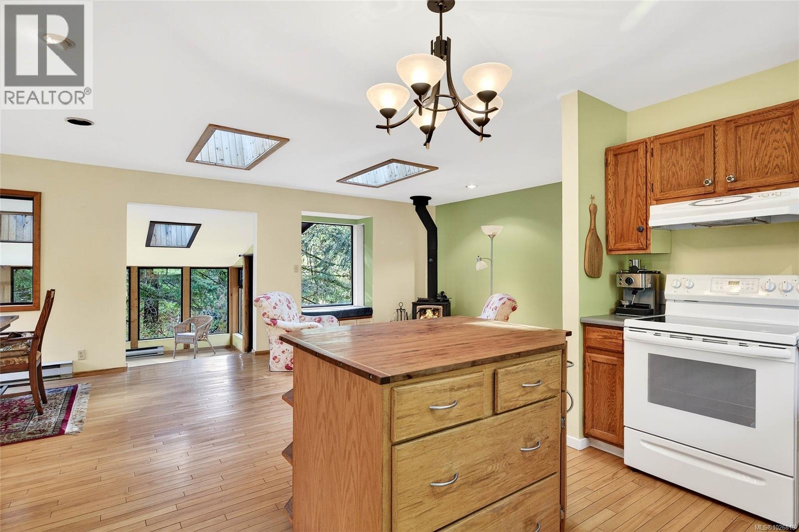  274 Trincomali Heights, Salt Spring
