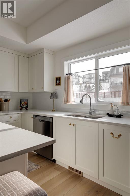 525 River Heights Drive, Cochrane