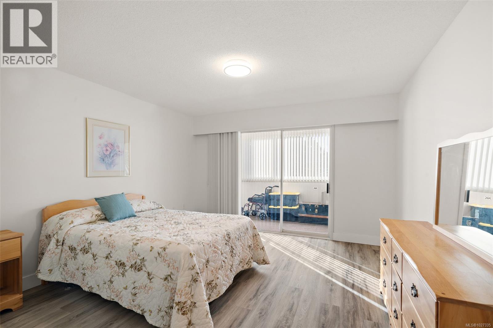 206 2050 White Birch Rd, Sidney