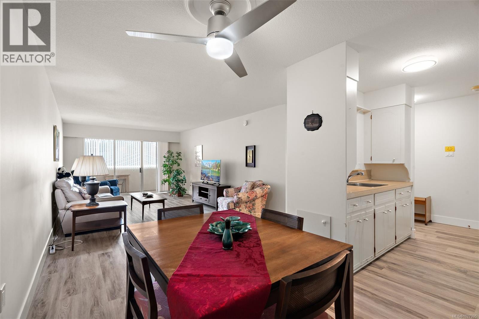 206 2050 White Birch Rd - Photo 4 of 19, Sidney, British Columbia