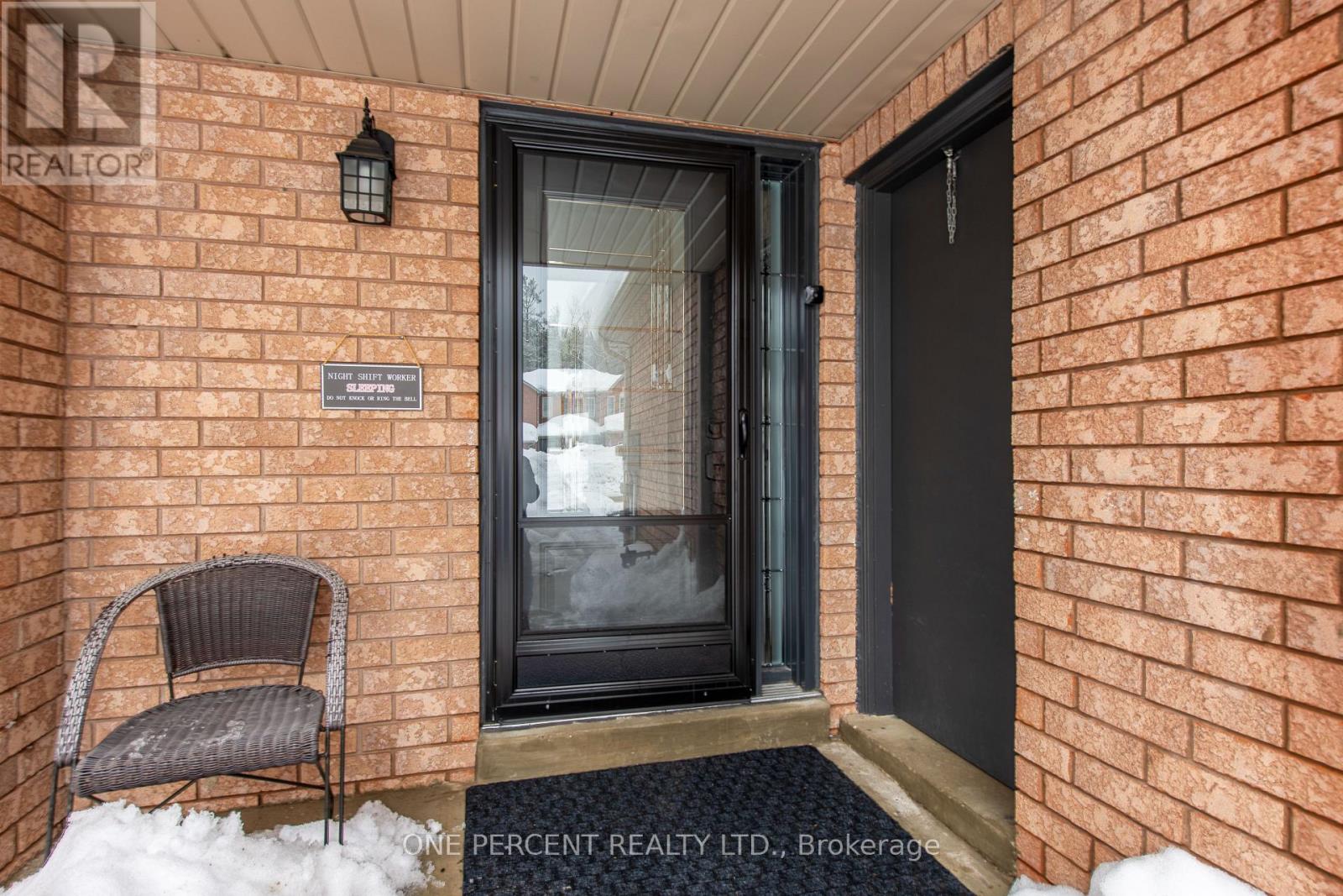 67 HAWTHORNE CRESCENT - Photo 2 of 30, Barrie (Ardagh), Ontario