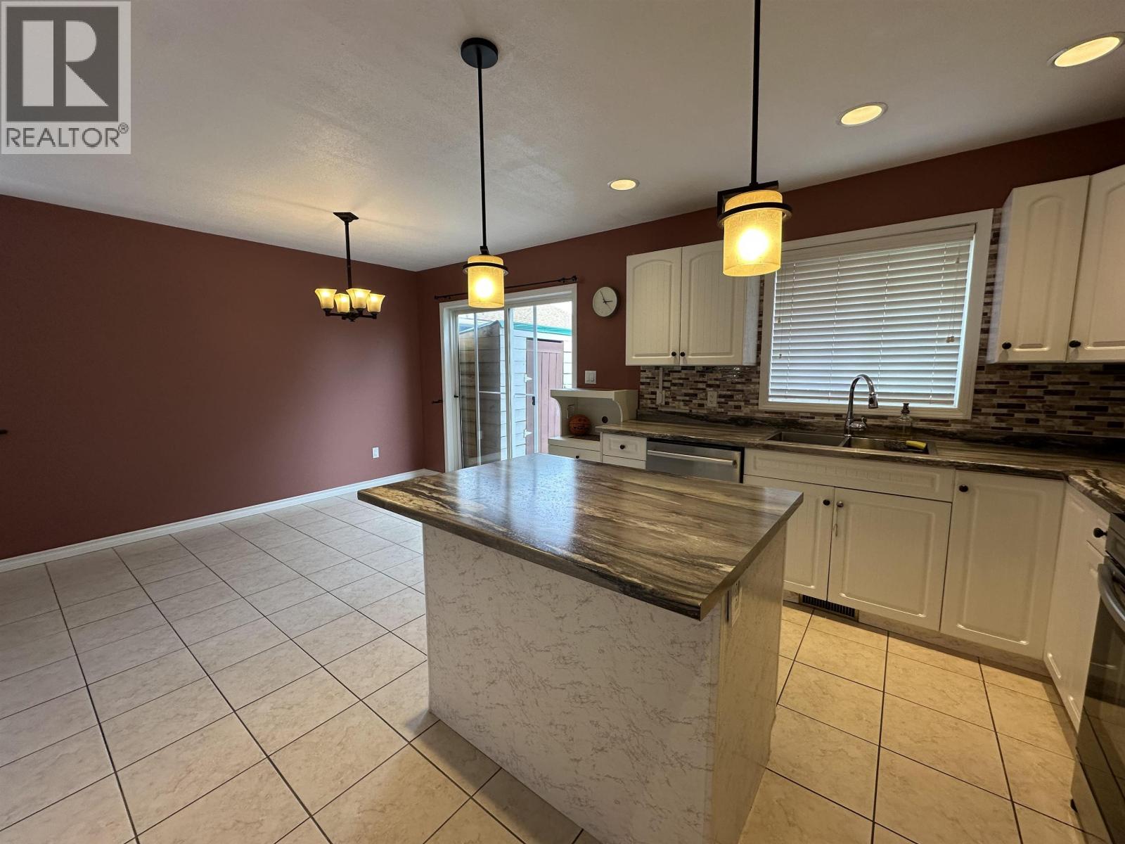 8413 87 STREET - 14