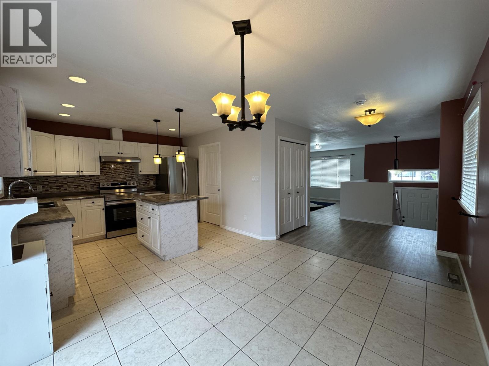 8413 87 STREET - 11