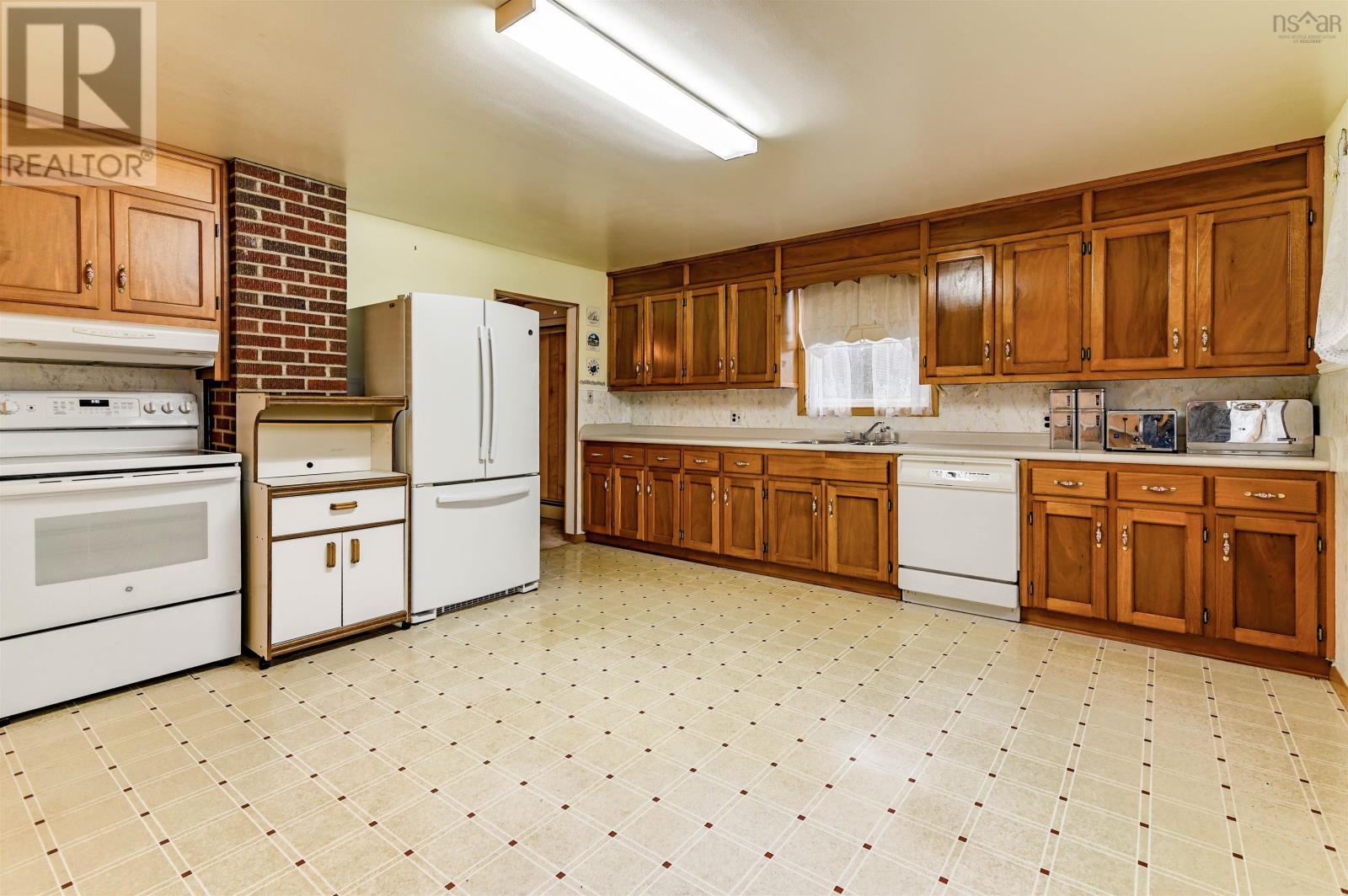 Property 11 of 49 of 4022 Aylesford Rd