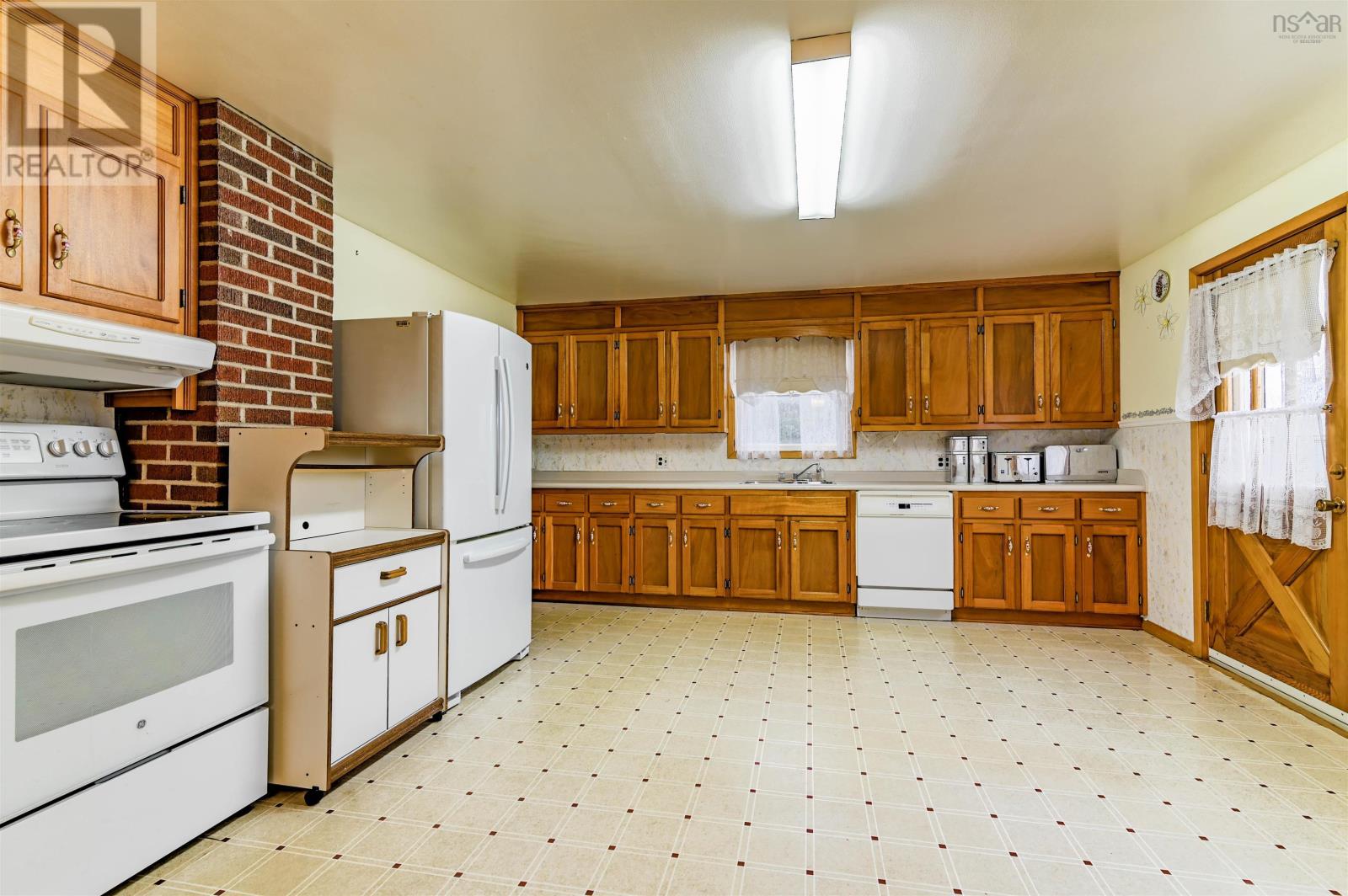 Property 12 of 49 of 4022 Aylesford Rd