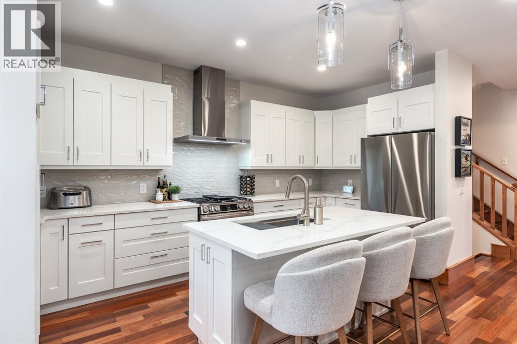 2027 27 Avenue SW - Photo 5 of 44, Calgary, Alberta