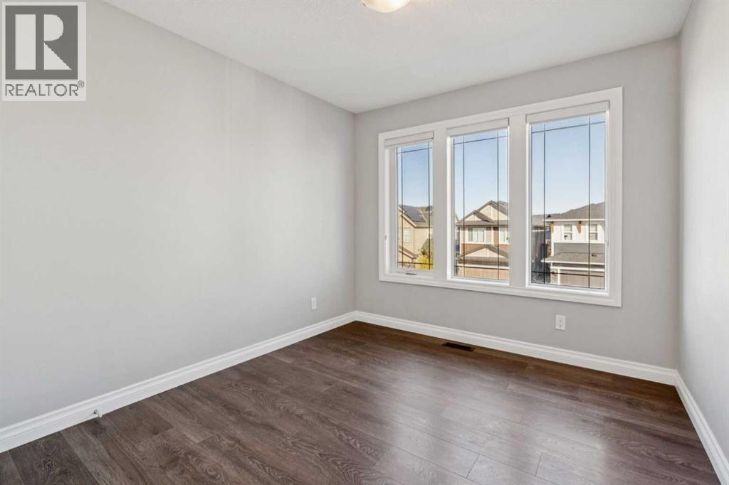 Single Family House for Sale in  Evansglen Drive NW Evanston Calgary 