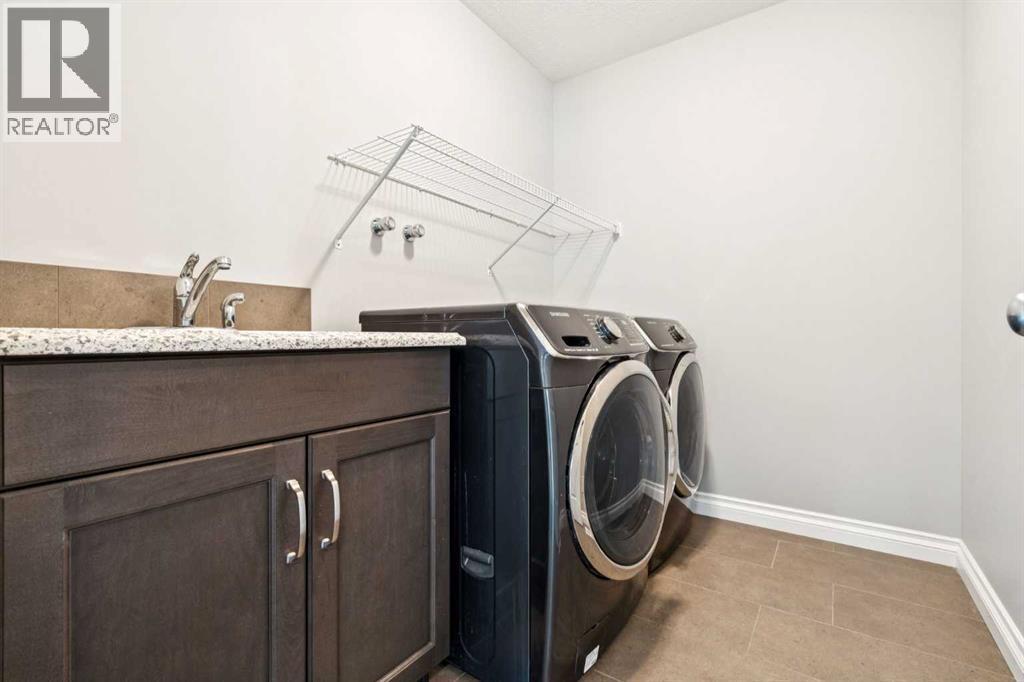 Single Family House for Sale in  Evansglen Drive NW Evanston Calgary 