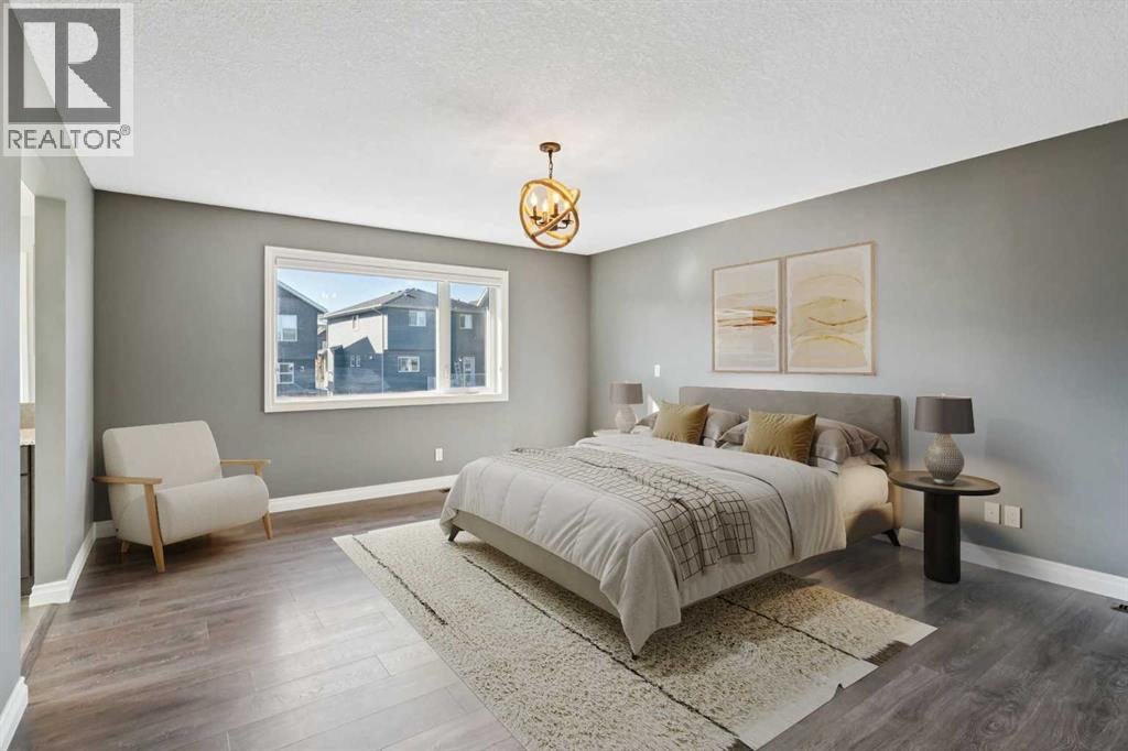 Single Family House for Sale in  Evansglen Drive NW Evanston Calgary 