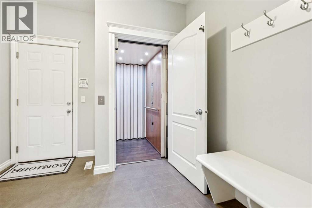 Single Family House for Sale in  Evansglen Drive NW Evanston Calgary 