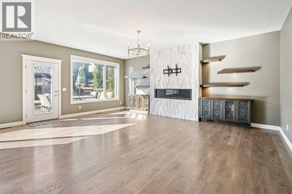 Single Family House for Sale in  Evansglen Drive NW Evanston Calgary 