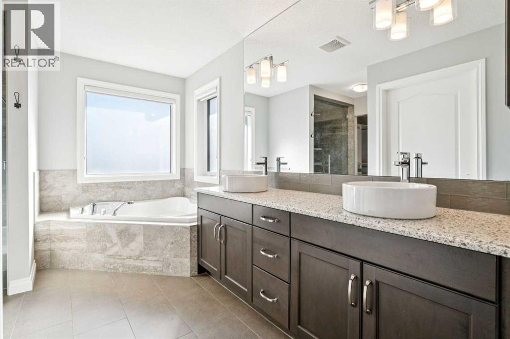 Single Family House for Sale in  Evansglen Drive NW Evanston Calgary 