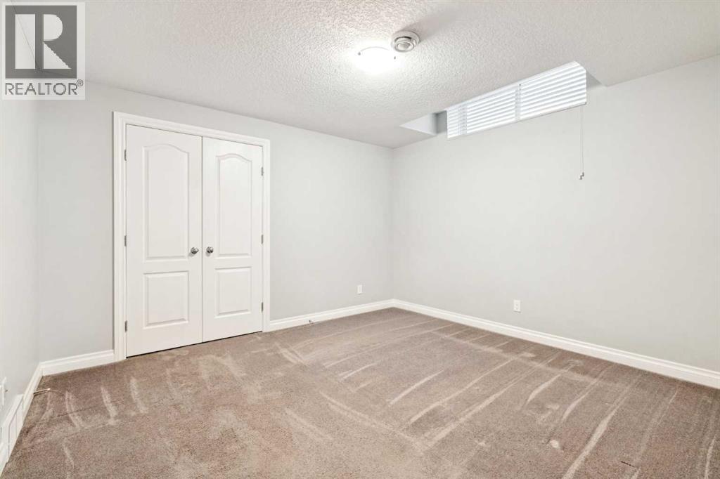 Single Family House for Sale in  Evansglen Drive NW Evanston Calgary 