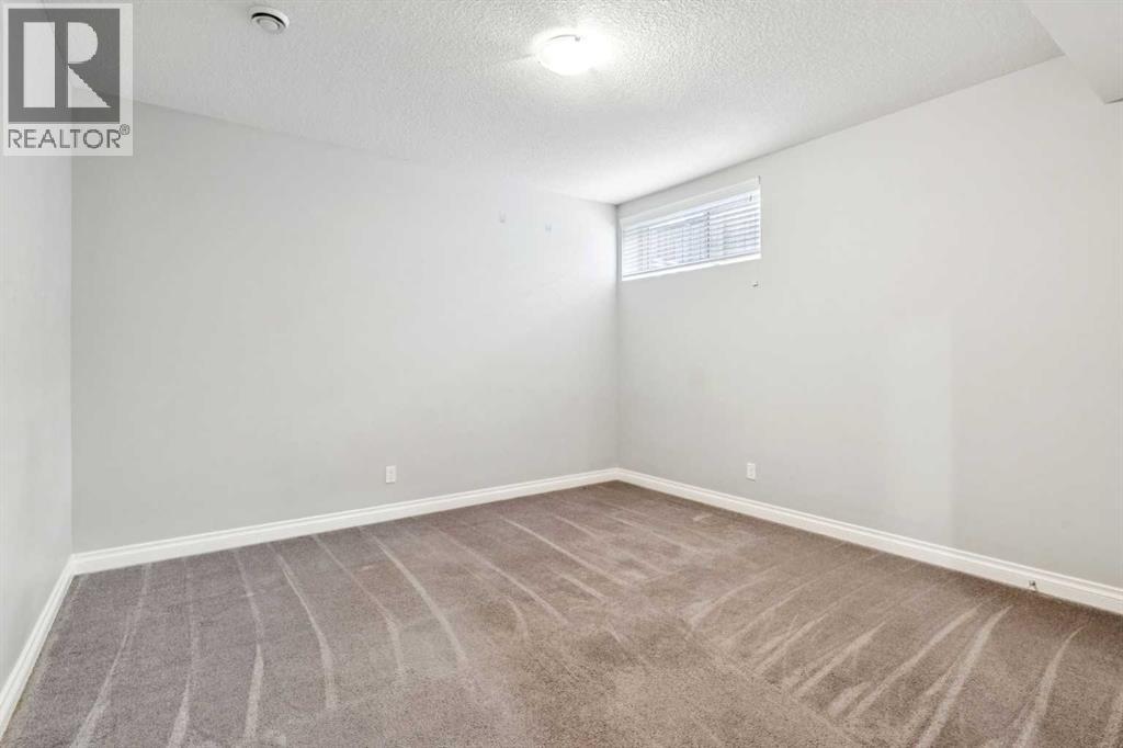 Single Family House for Sale in  Evansglen Drive NW Evanston Calgary 