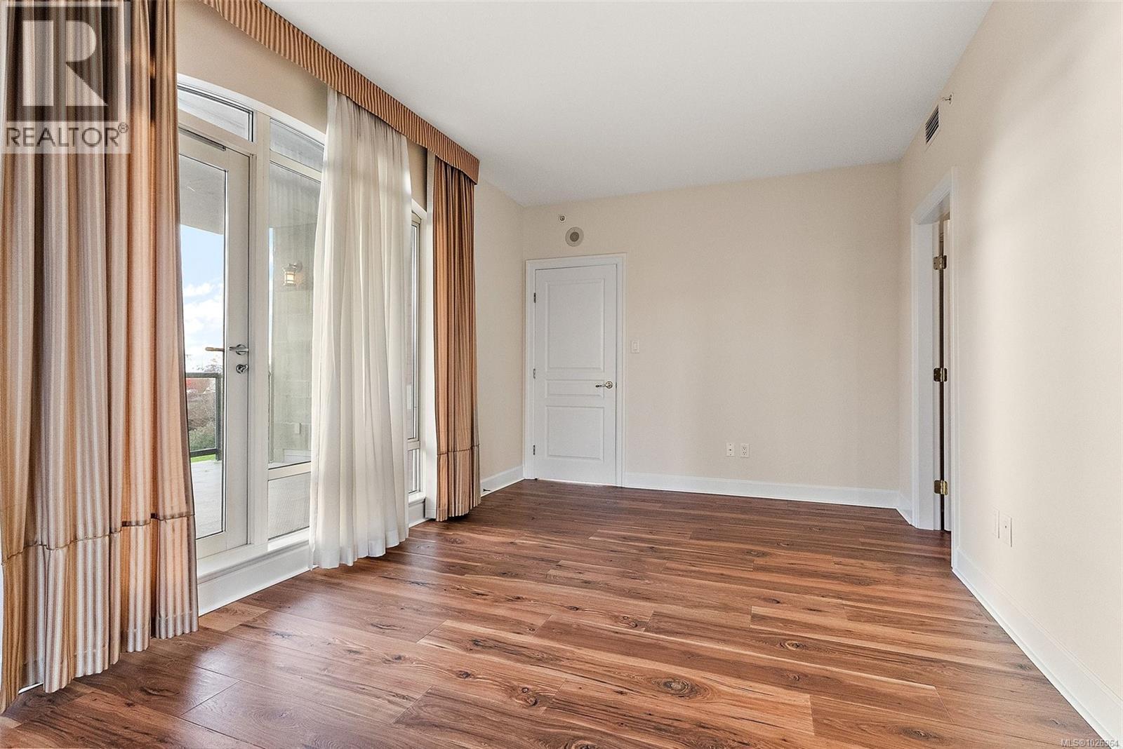 330 21 Dallas Road, Victoria