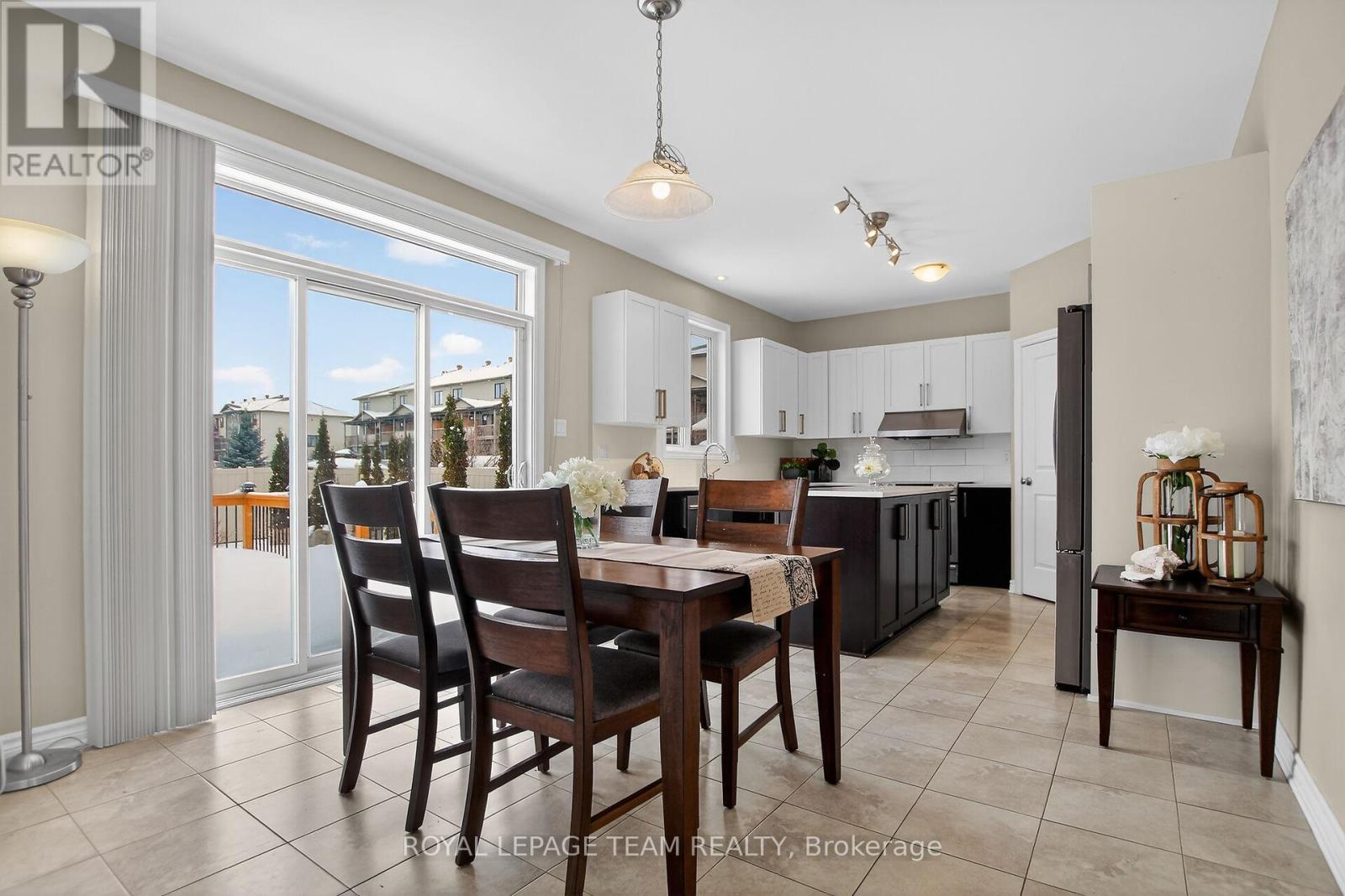 379 LANGRELL CRESCENT - 15