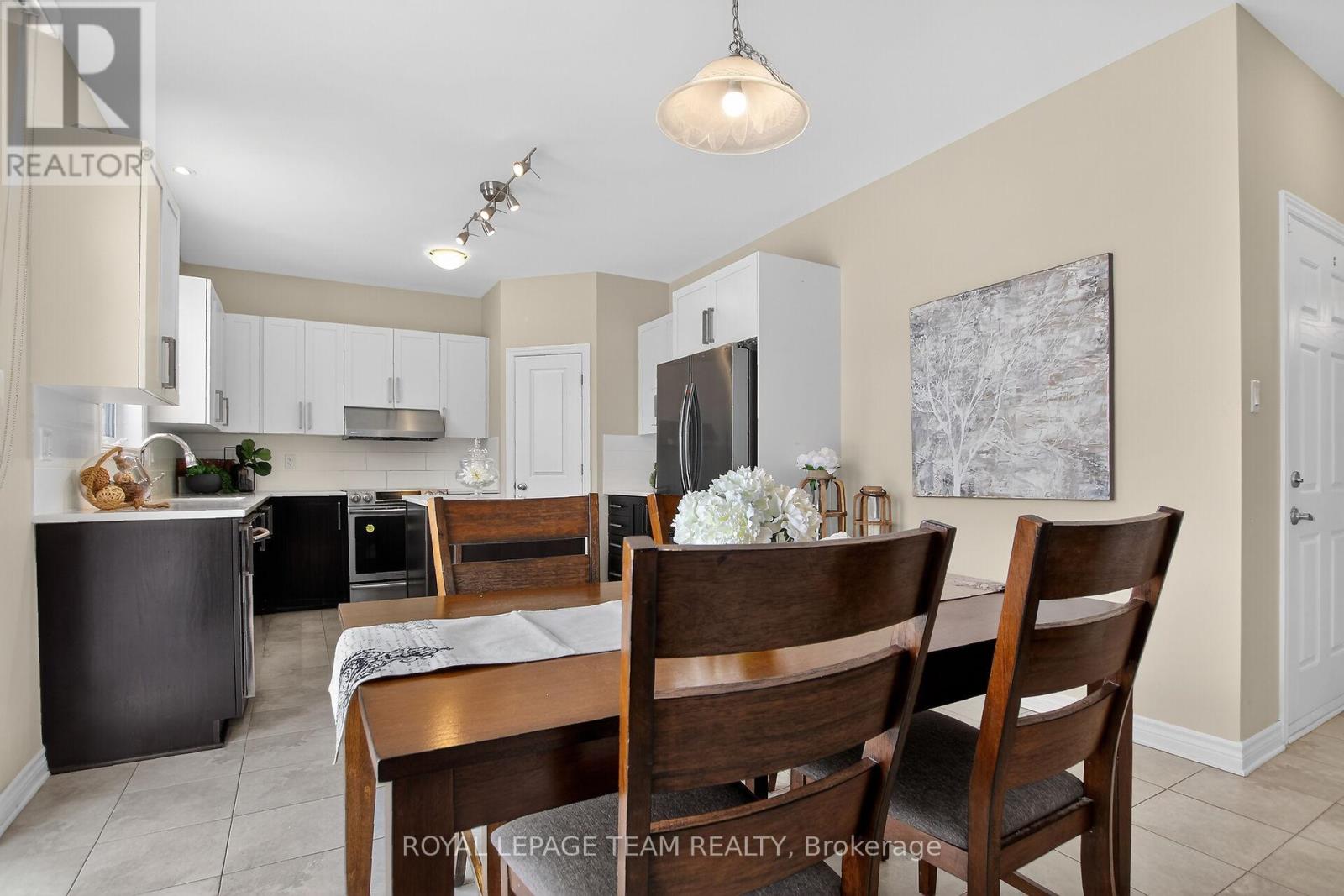 379 LANGRELL CRESCENT - 16