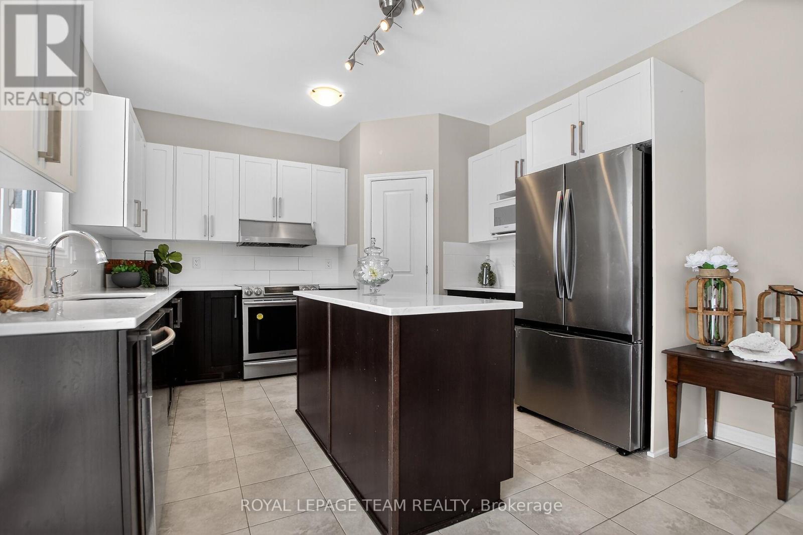 379 LANGRELL CRESCENT - 19