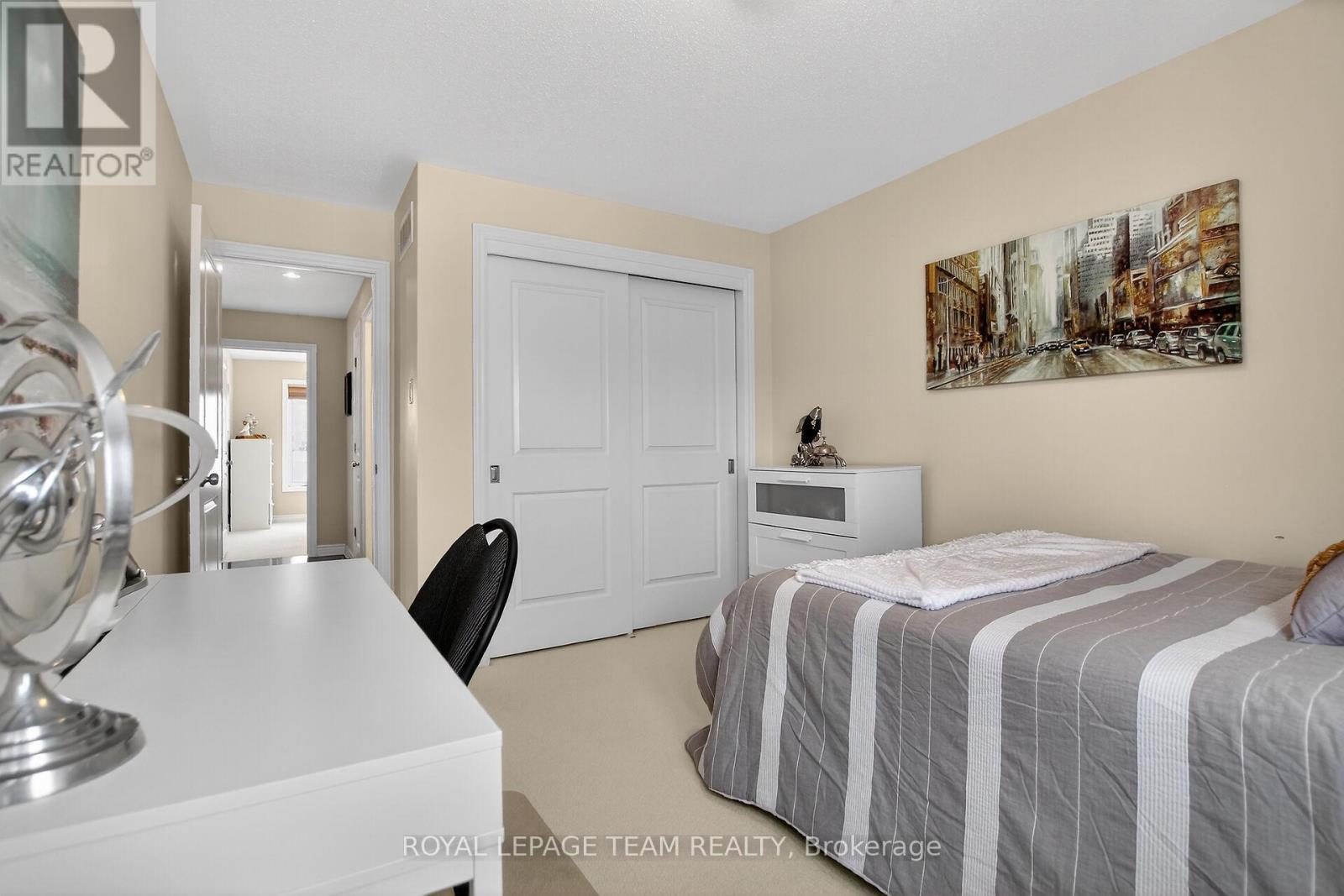 379 LANGRELL CRESCENT - 37