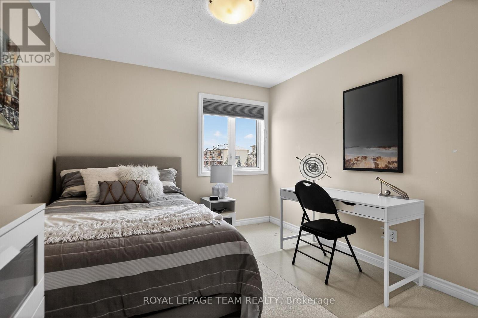379 LANGRELL CRESCENT - 38