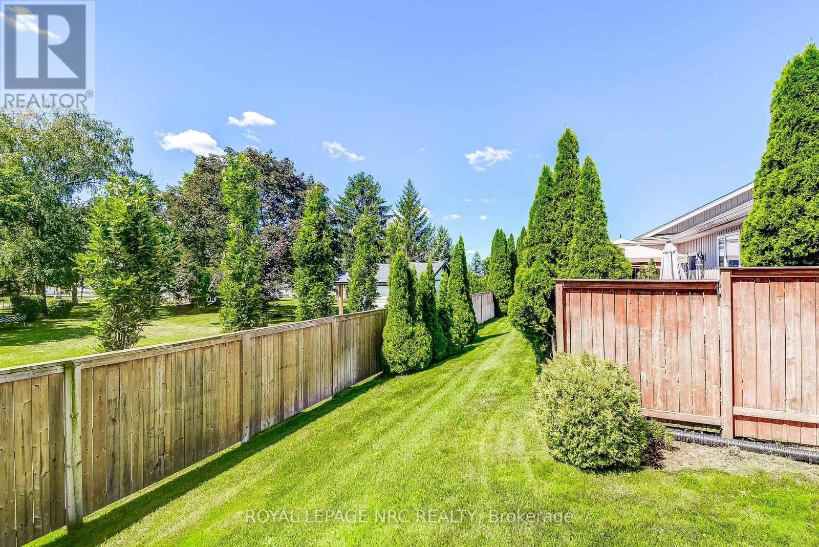 12 - 92 LORETTA DRIVE — photo 31