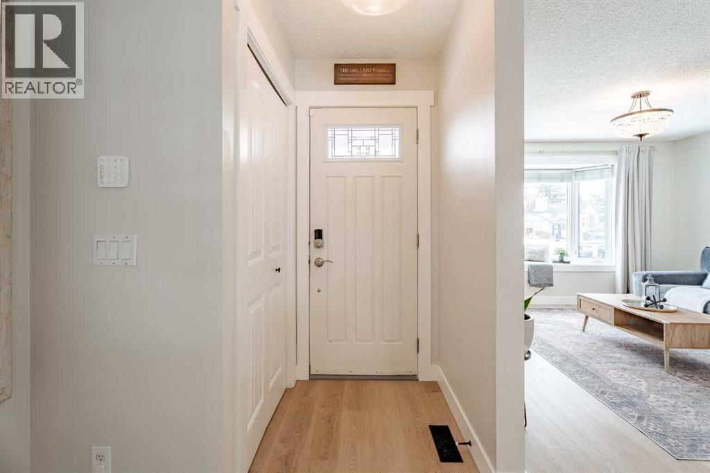 531 Deerpath Court SE - Photo 3 of 32, Calgary, Alberta