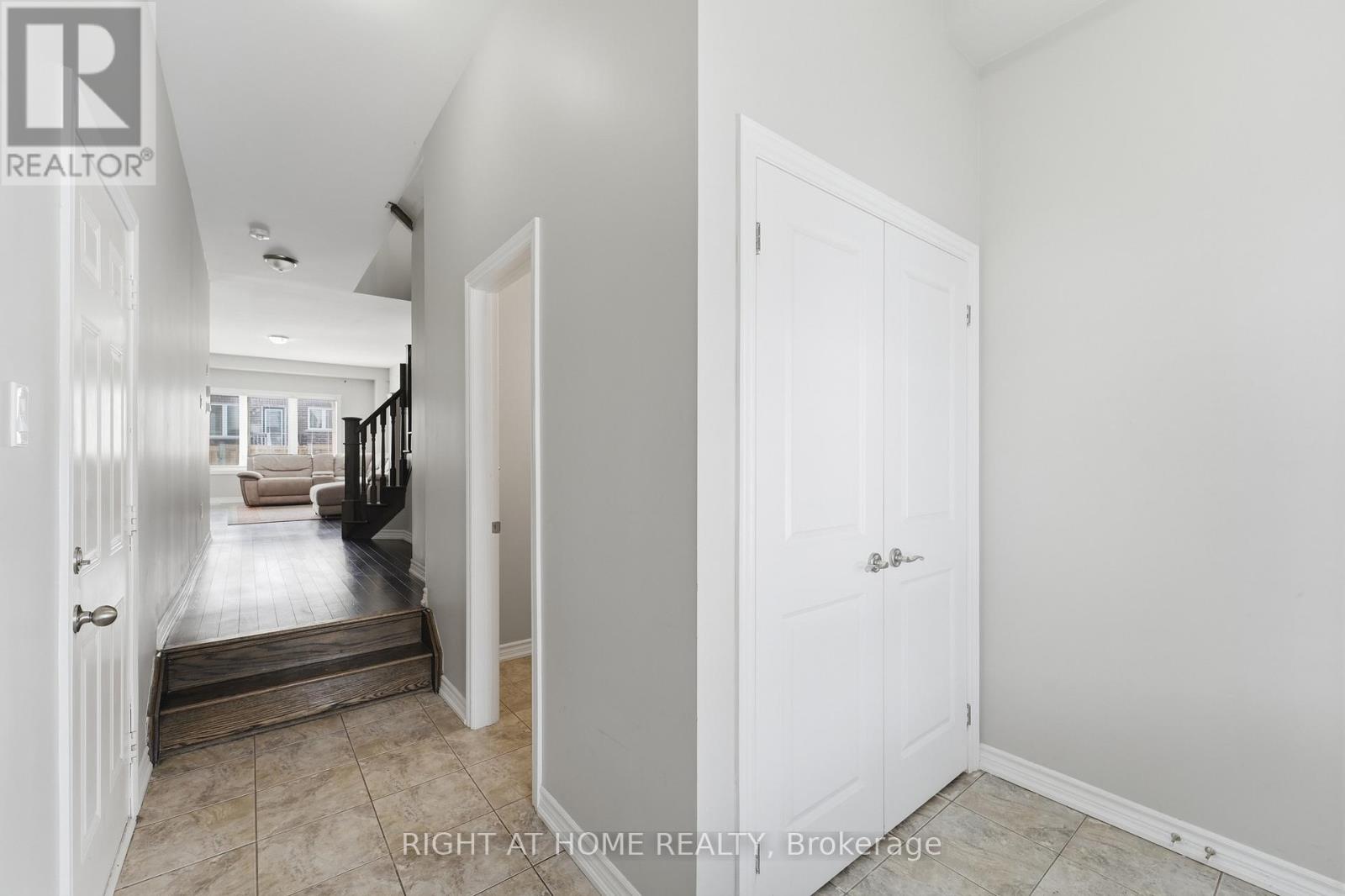 68 THORNBUSH BOULEVARD - Photo 4 of 26, Brampton (Northwest Brampton), Ontario