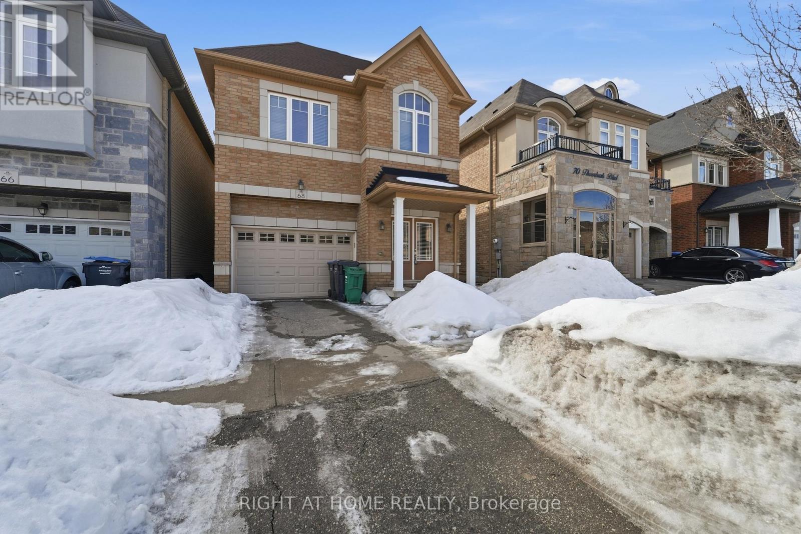 68 THORNBUSH BOULEVARD - Photo 2 of 26, Brampton (Northwest Brampton), Ontario
