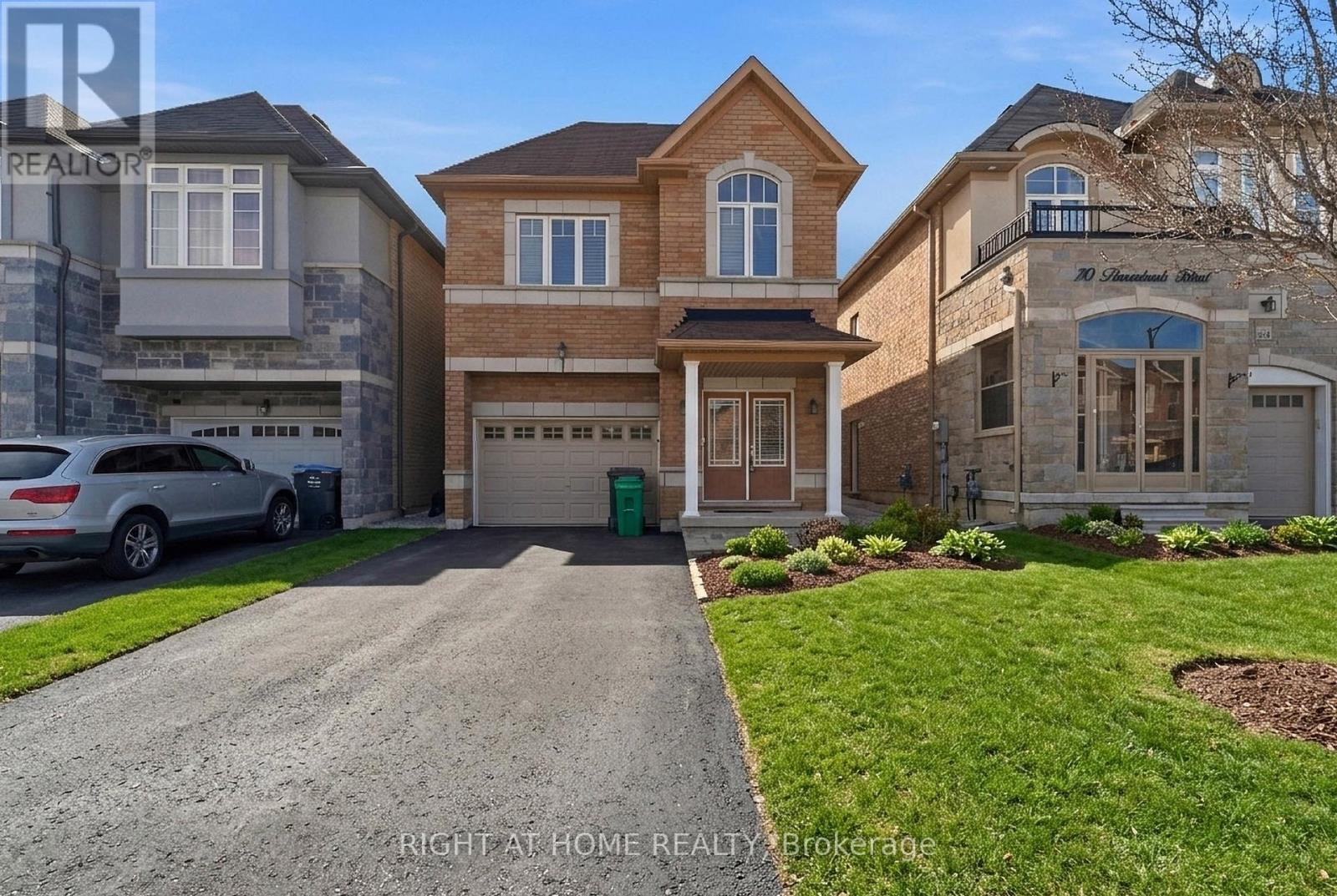 68 THORNBUSH BOULEVARD - Photo 3 of 26, Brampton (Northwest Brampton), Ontario