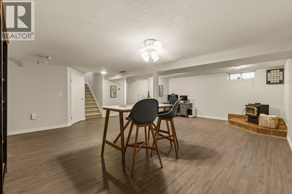 
          14 Sunnyside Place Southeast
            <br/>
            <span>Airdrie</span>
            , 
            <span>AB</span>
             <span>T4B1S4</span>
         - Photo 22