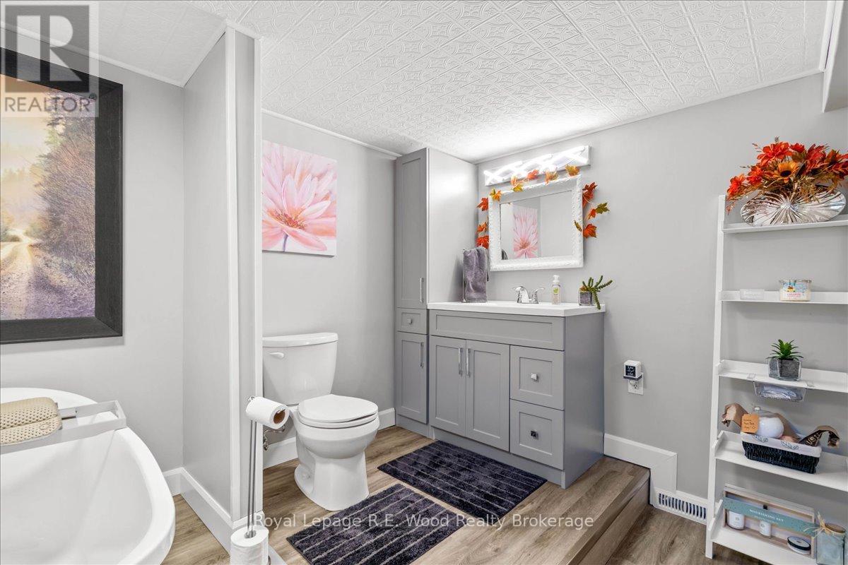 4-bedroom home for sale at 49 DEREHAM DRIVE, Tillsonburg ON · photo 36 of 48