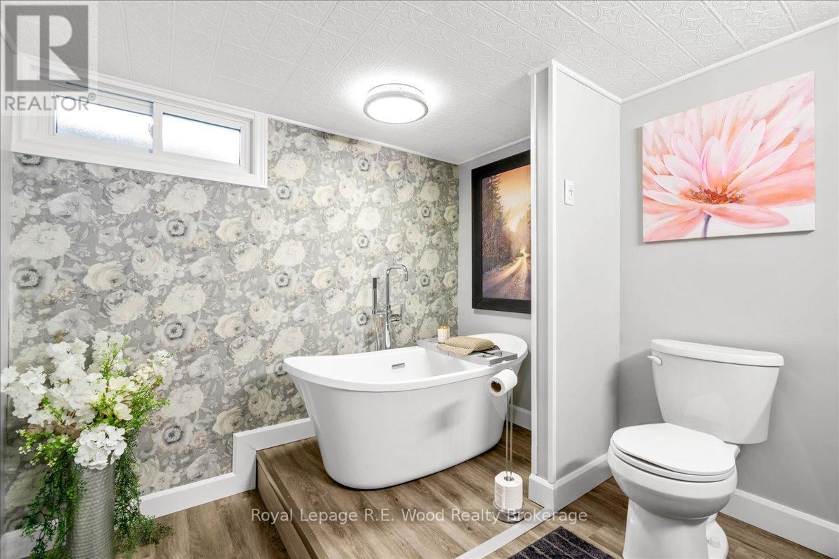 4-bedroom home for sale at 49 DEREHAM DRIVE, Tillsonburg ON · photo 37 of 48