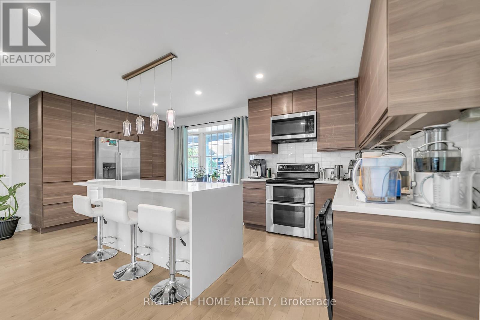22 HAMILTON DRIVE - 16