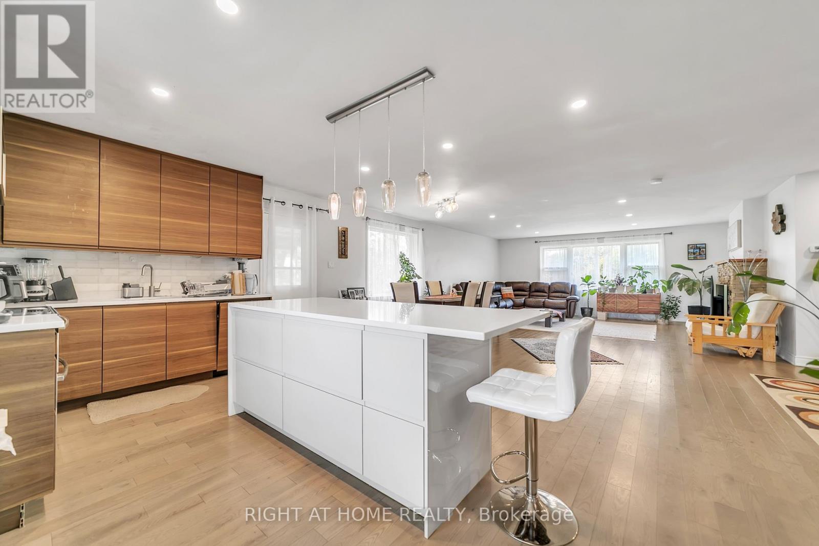 22 HAMILTON DRIVE - 18