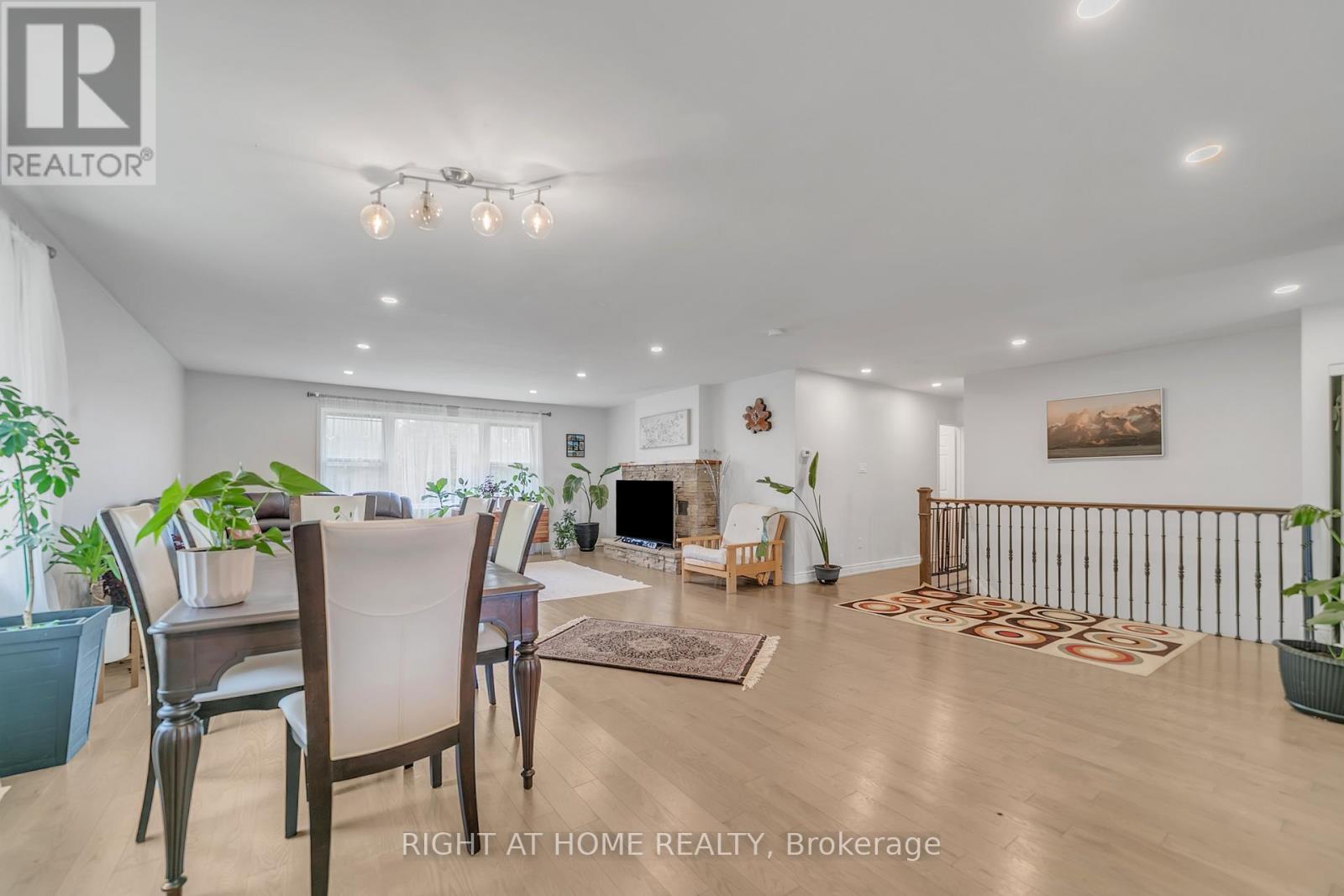 22 HAMILTON DRIVE - 19