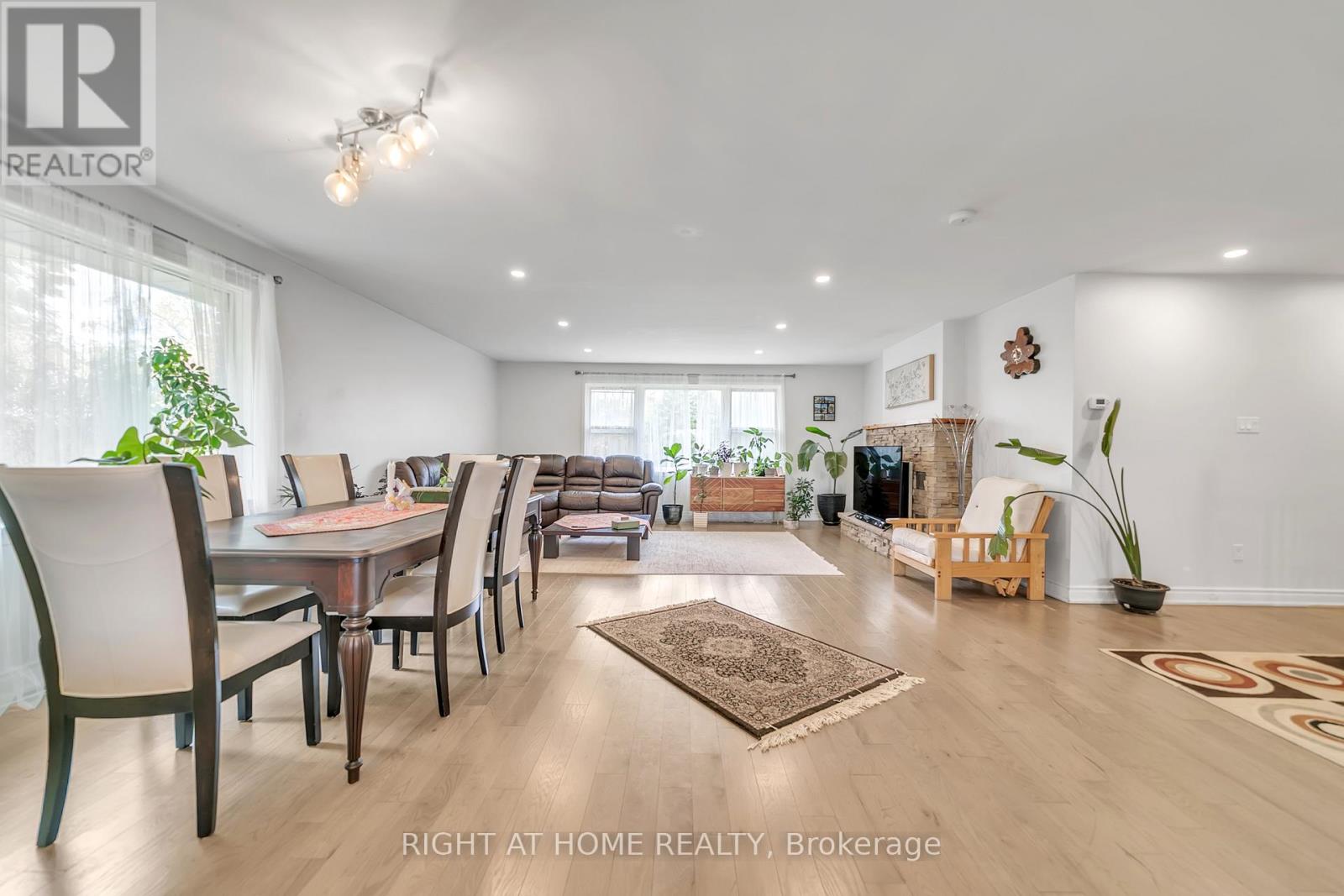 22 HAMILTON DRIVE - 20