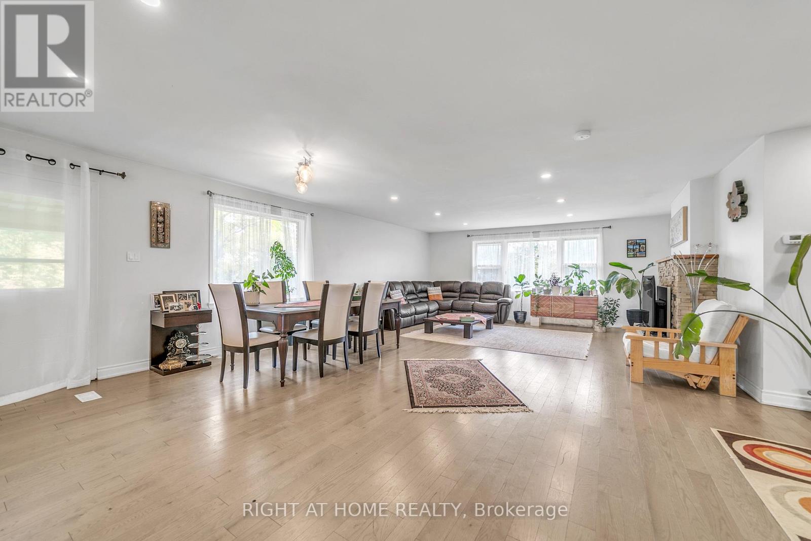 22 HAMILTON DRIVE - 21
