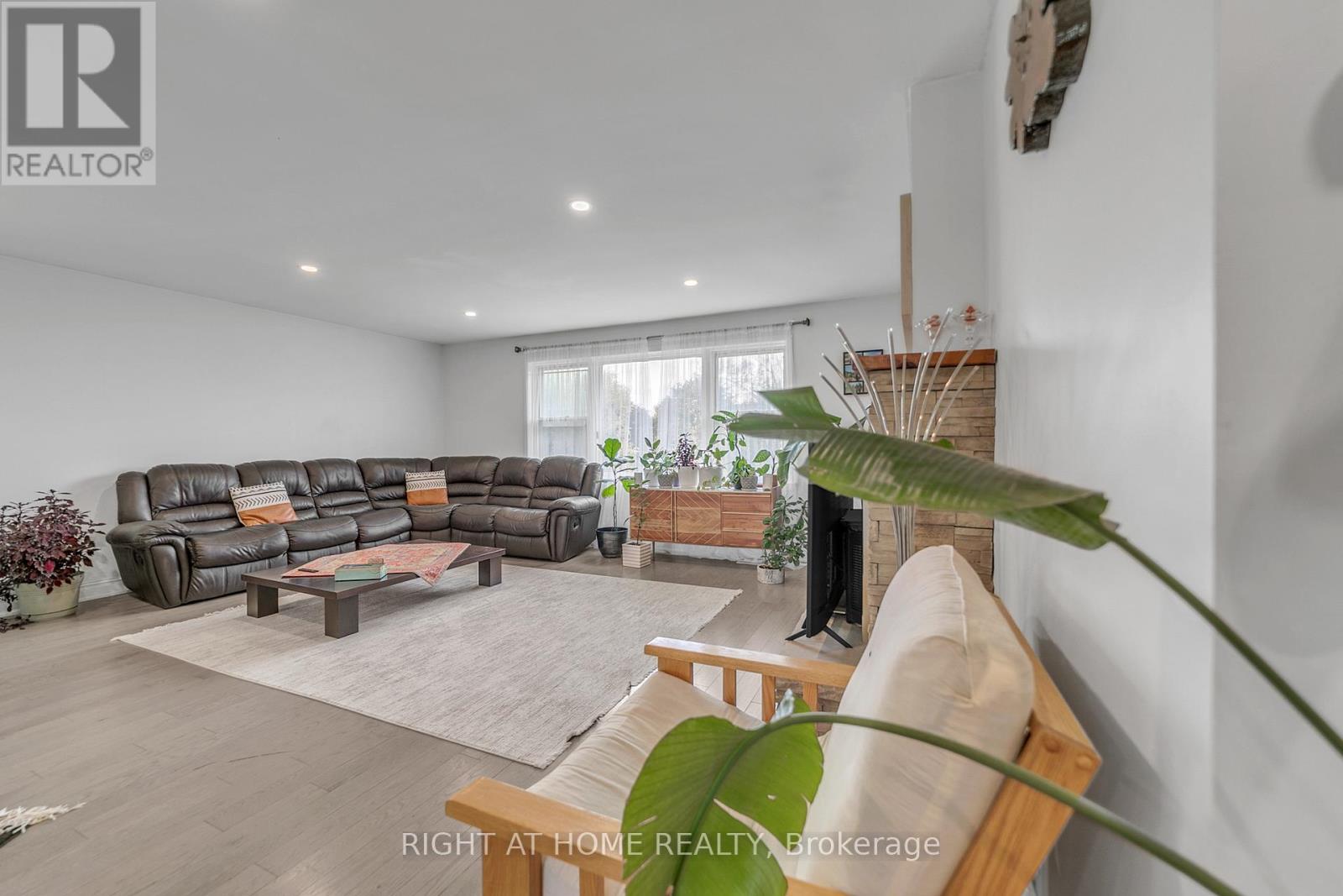 22 HAMILTON DRIVE - 22