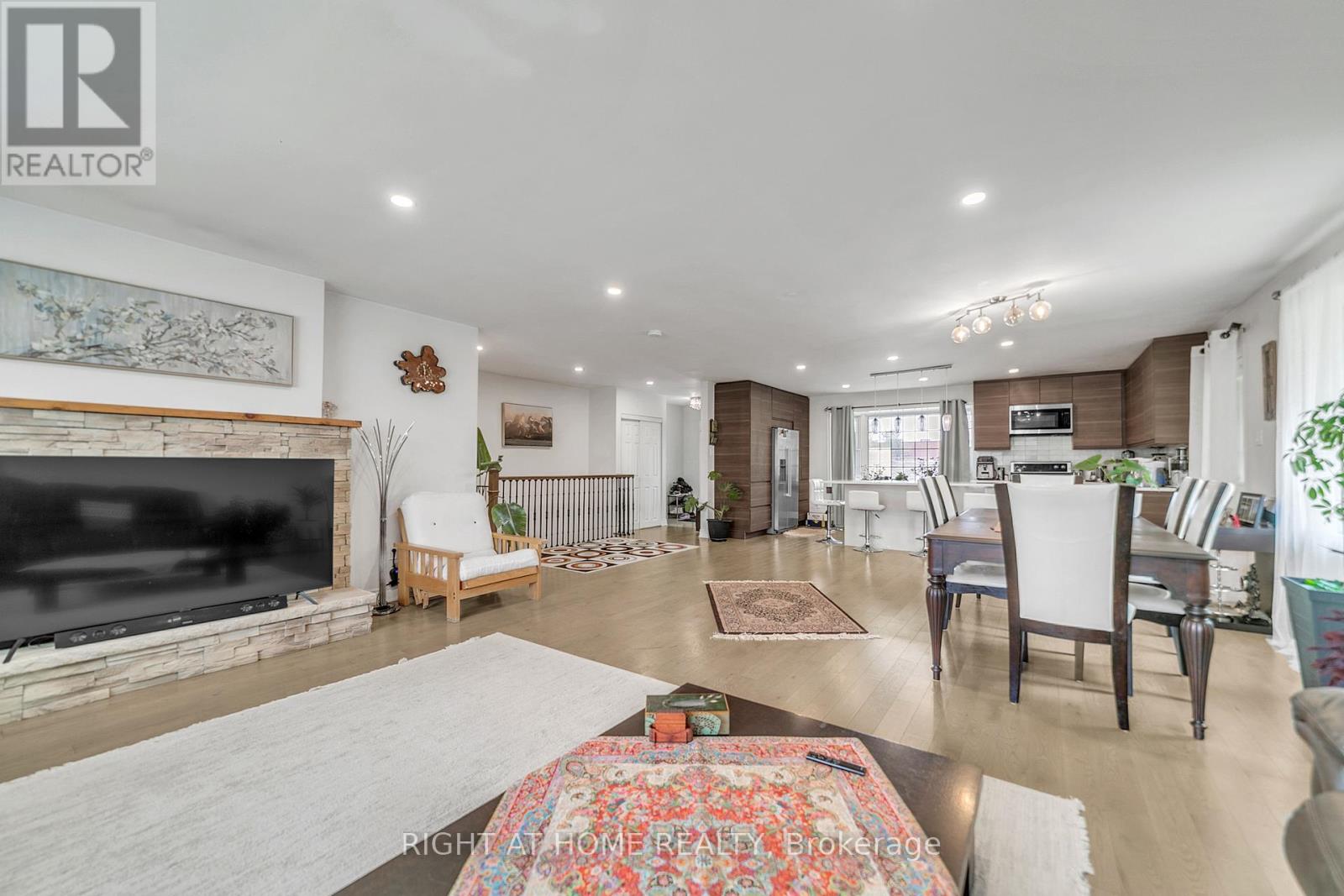 22 HAMILTON DRIVE - 25