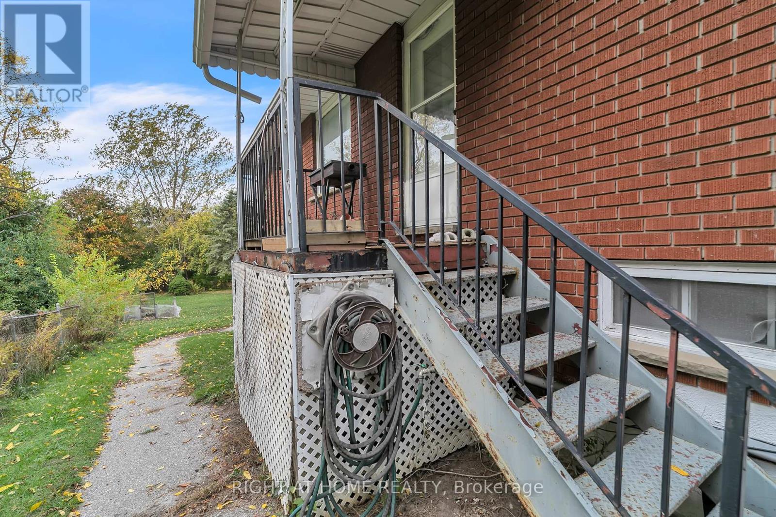 22 HAMILTON DRIVE - 36