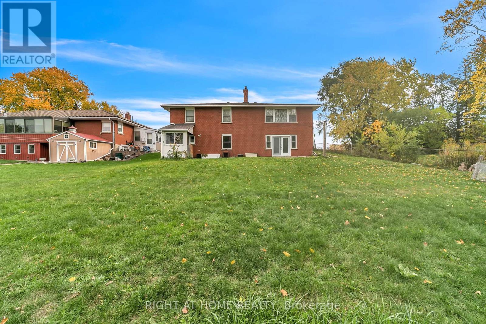 22 HAMILTON DRIVE - 38
