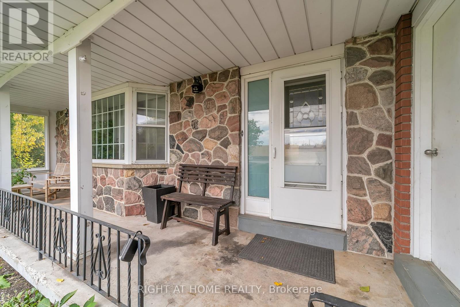 22 HAMILTON DRIVE - 4