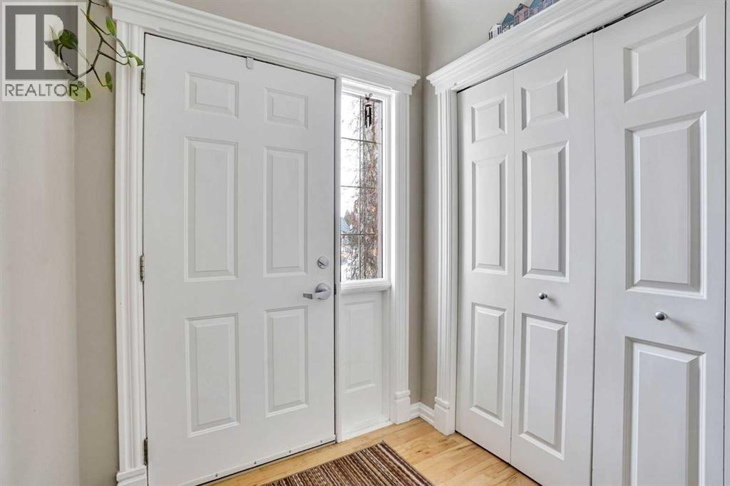 251 Lakeview Cove - Photo 3 of 50, Chestermere, Alberta