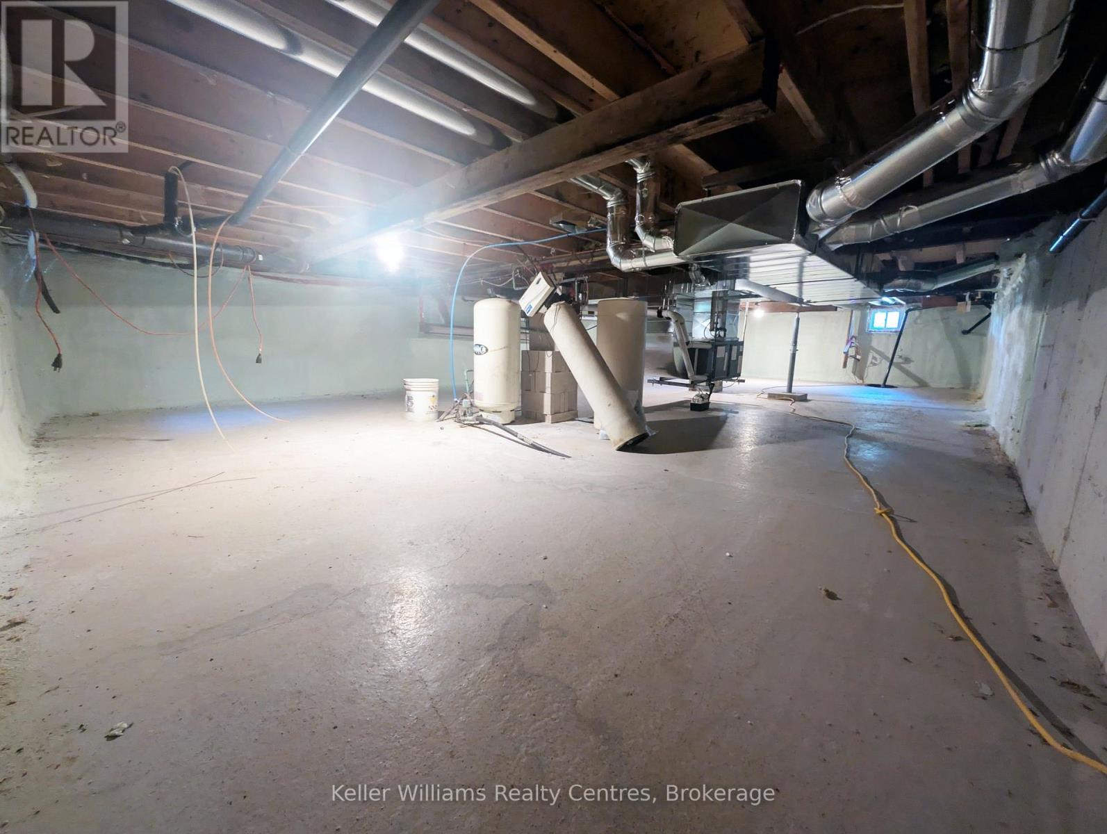 Sprayfoam insulated crawlspace W/ Two sump pumps