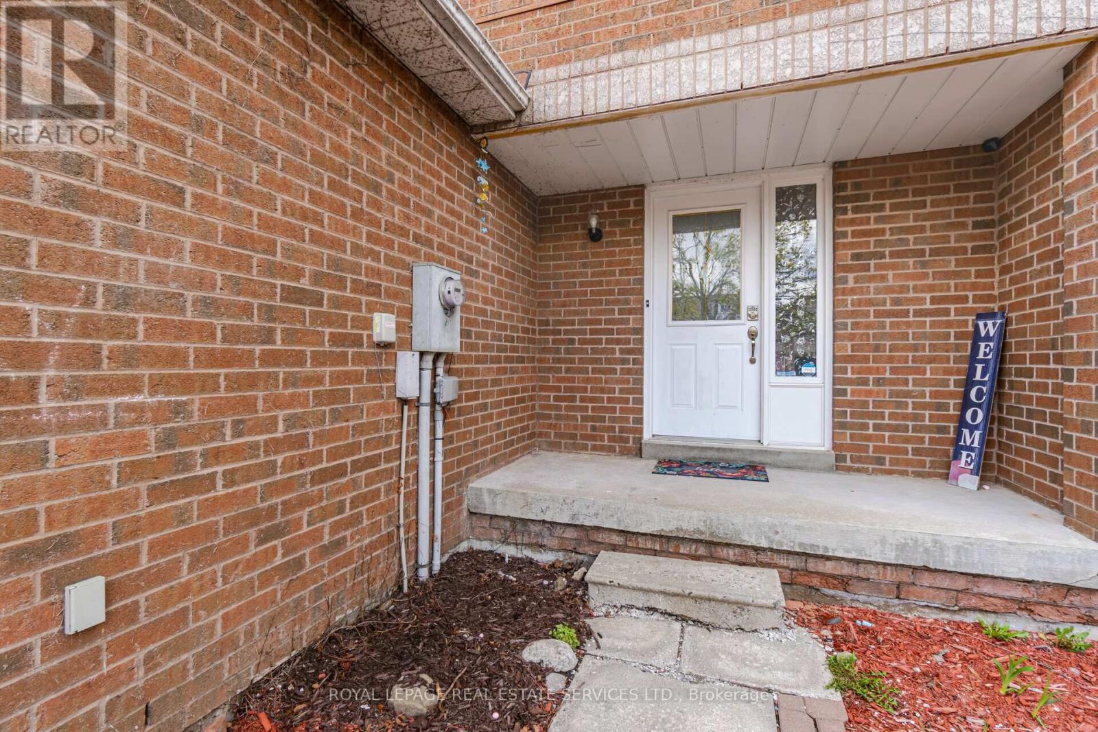 10 MULLIS CRESCENT - Photo 3 of 25, Brampton (Fletcher's West), Ontario