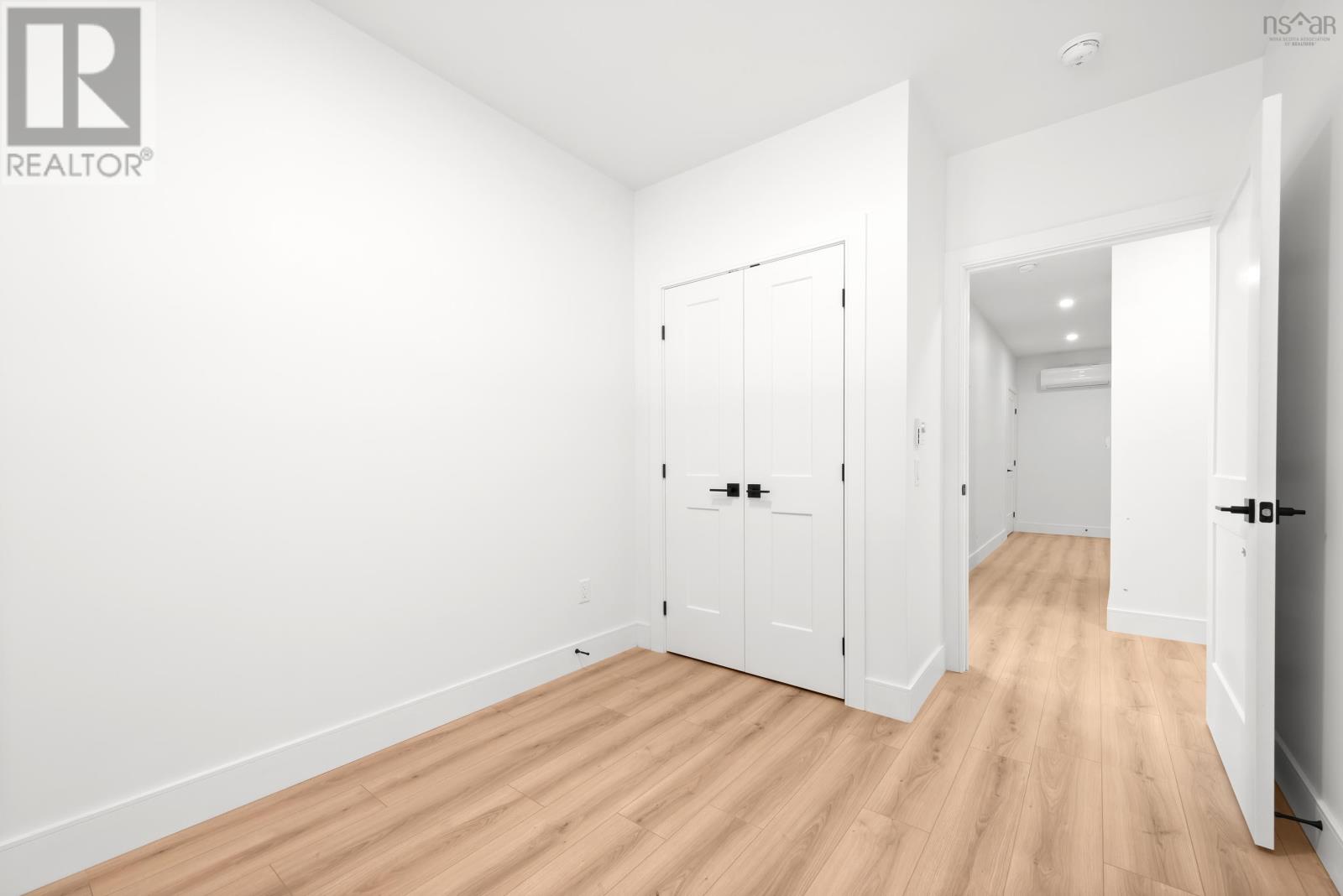 Property 30 of 35 of 154 Colonial Crescent