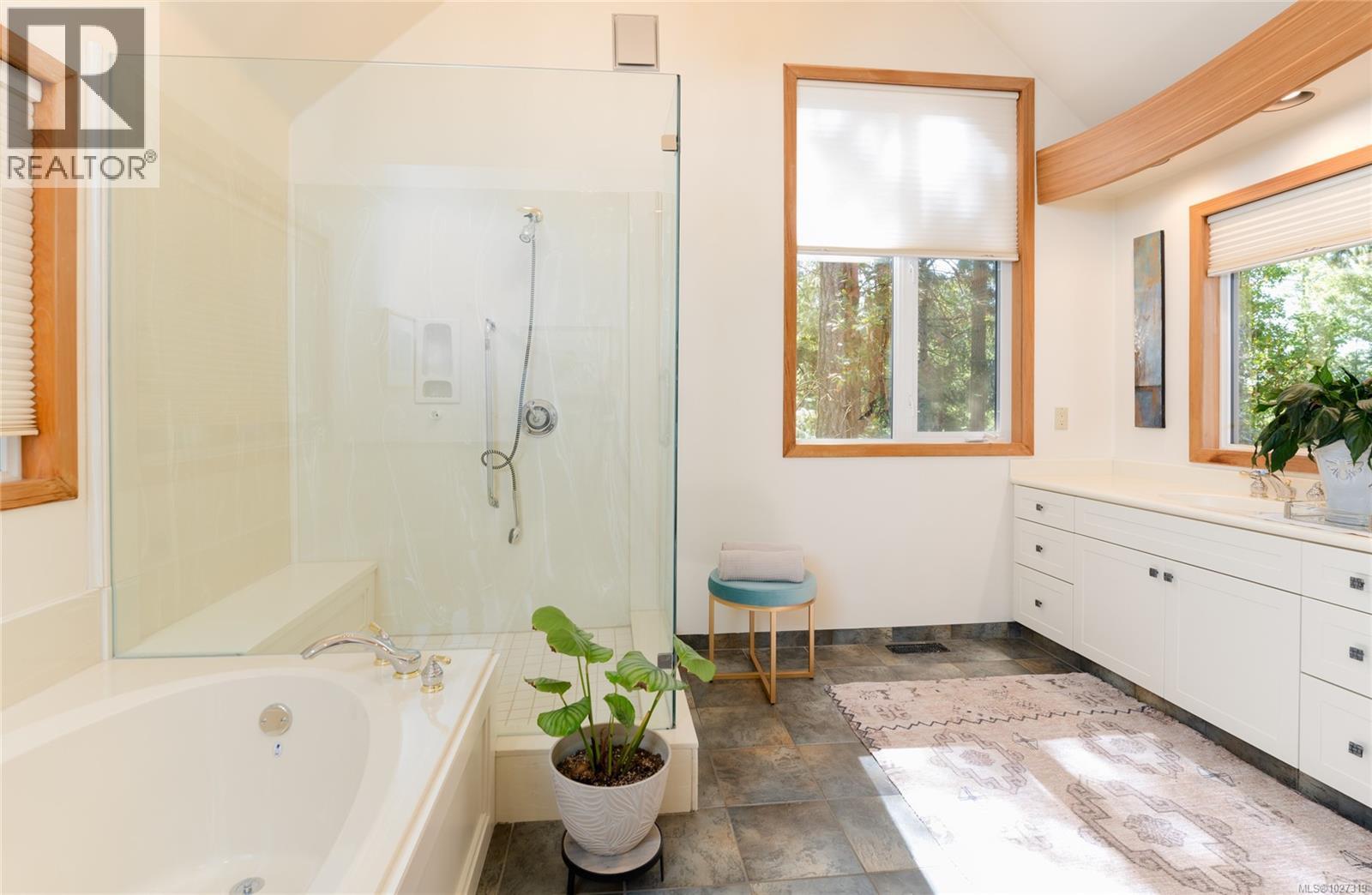 154 CORMORANT CRES - 32